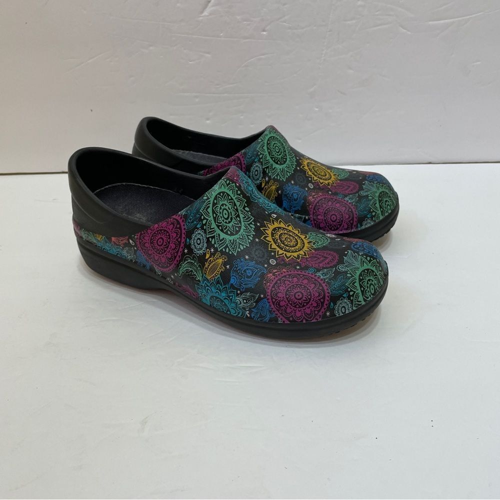 CROCS NERIA PRO I‎ CLOGS IN PAISLEY